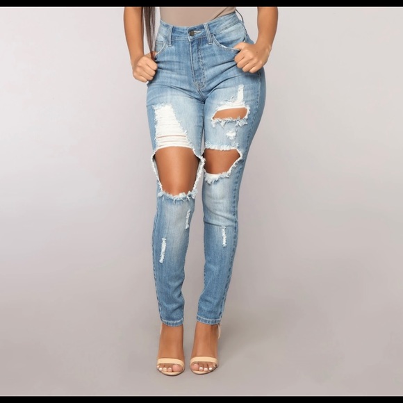 ✨NWT✨ Fashion Nova Distressed Jeans - Picture 1 of 1